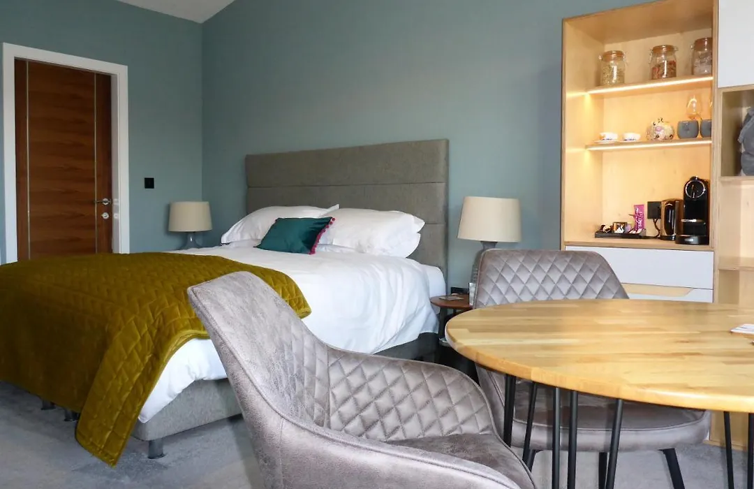 Stones Luxury B&B With Hot Tub And Self-Contained Rooms-1